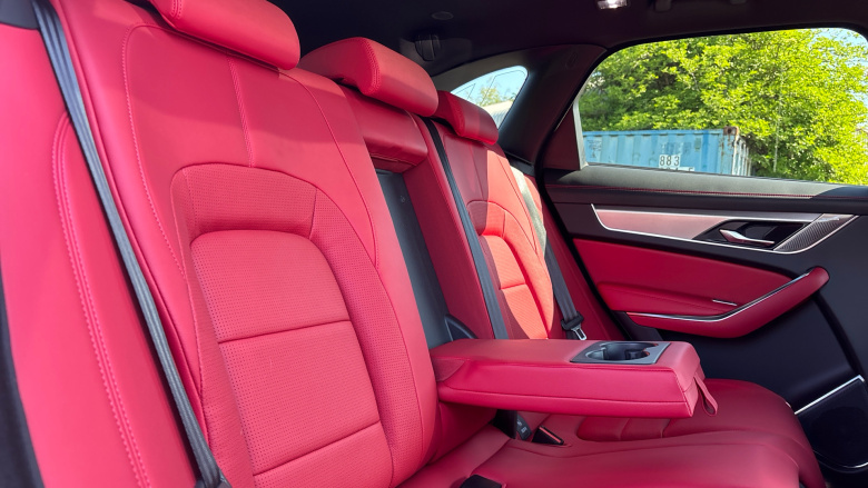 Jaguar F-Pace 2.0 D200 R-Dynamic SE Black 5dr Auto AWD Diesel Estate